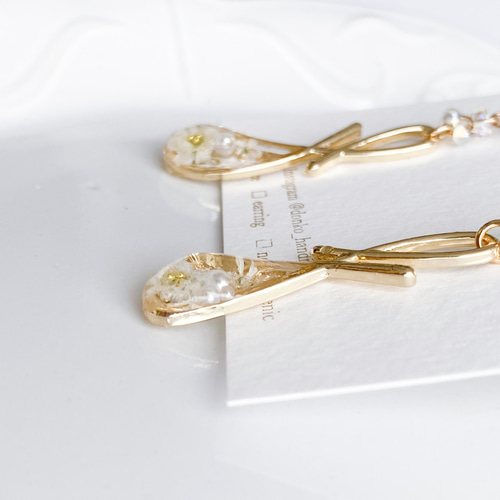 フラワードロップピアス／イヤリング（ホワイト） ピアス（フック