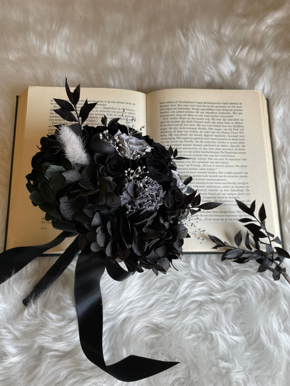 黒のブーケ プリザーブドフラワーモノトーン シックでスタイリッシュな