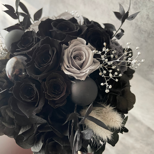 黒のブーケ プリザーブドフラワーモノトーン シックでスタイリッシュな  