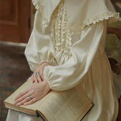 奶油黃色 宮廷復古大翻領洋裝 木耳花邊收腰版型復古少女連身裙 第20張的照片