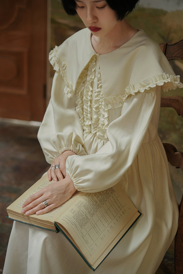 奶油黃色 宮廷復古大翻領洋裝 木耳花邊收腰版型復古少女連身裙 第8張的照片