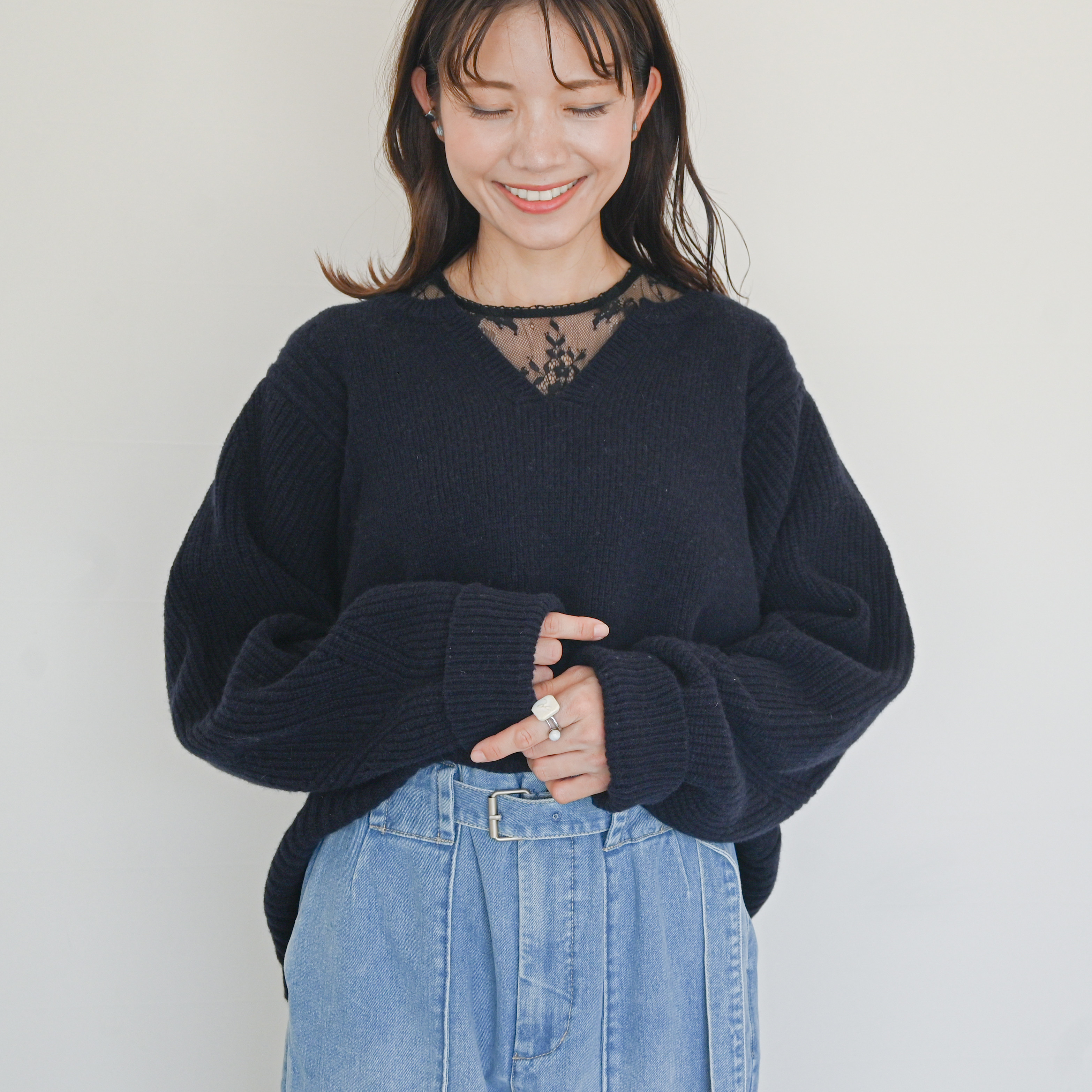 11_ ラムウール・キーネックのboxニット【自宅で洗える】【ブラックネイビー】