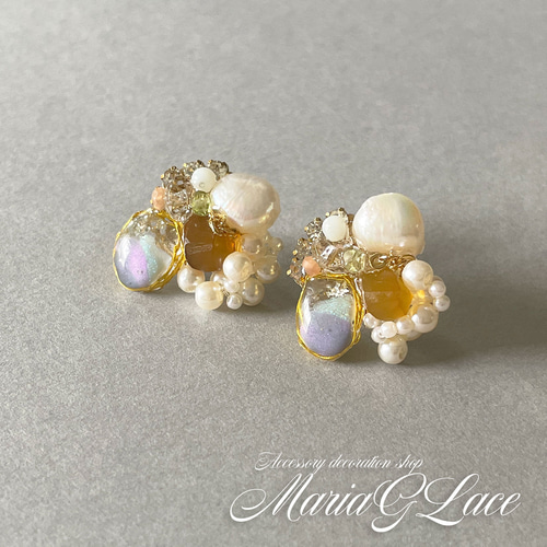 Cosmic design 変形ニュアンスレジンとパールのチタンポストピアス 