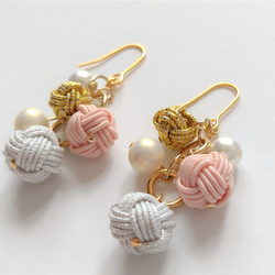 “柔和色彩的水引和珍珠成熟耳飾”顏色：③淺粉色x白色x金色 第1張的照片