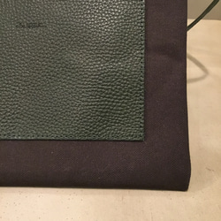 リュックS「グリーン色牛革ポケット」とグレー帆布のコンビ。 8枚目の画像