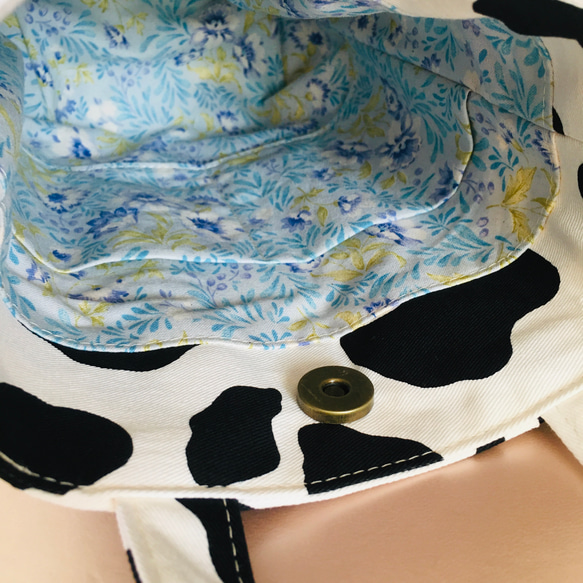 牛柄猫柄ハギレパッチワークトートバッグ（白/青）＊ハンドメイド 6枚目の画像
