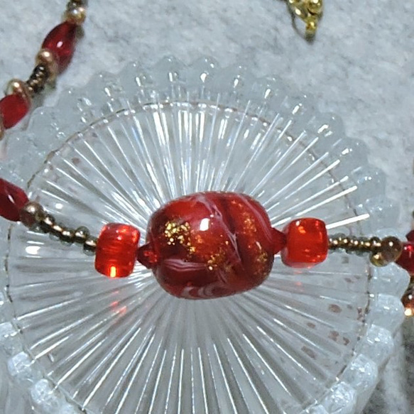 秋色のネックレス【とんぼ玉】赤い秋色のマーブル柄ビーズネックレス 4枚目の画像