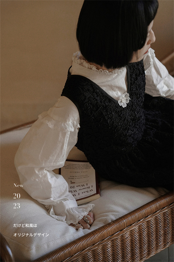 黑色 V領宮廷風重工暗紋洋裝 法式復古少女花花連衣裙 春秋背心裙 第8張的照片