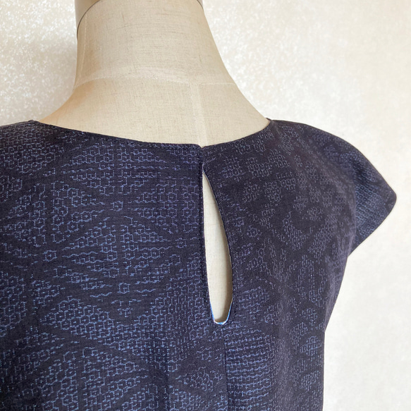 着物リメイク◇濃藍手織り紬のフレンチスリーブAラインワンピース 6枚目の画像