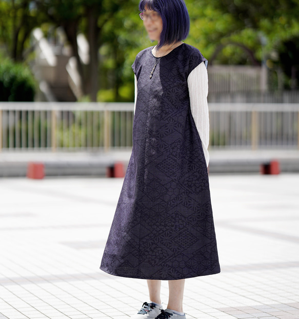 着物リメイク◇濃藍手織り紬のフレンチスリーブAラインワンピース 1枚目の画像
