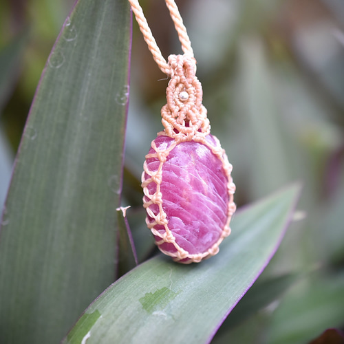 アートな傾斜シラー☆ルビー マクラメネックレス1184 ネックレス