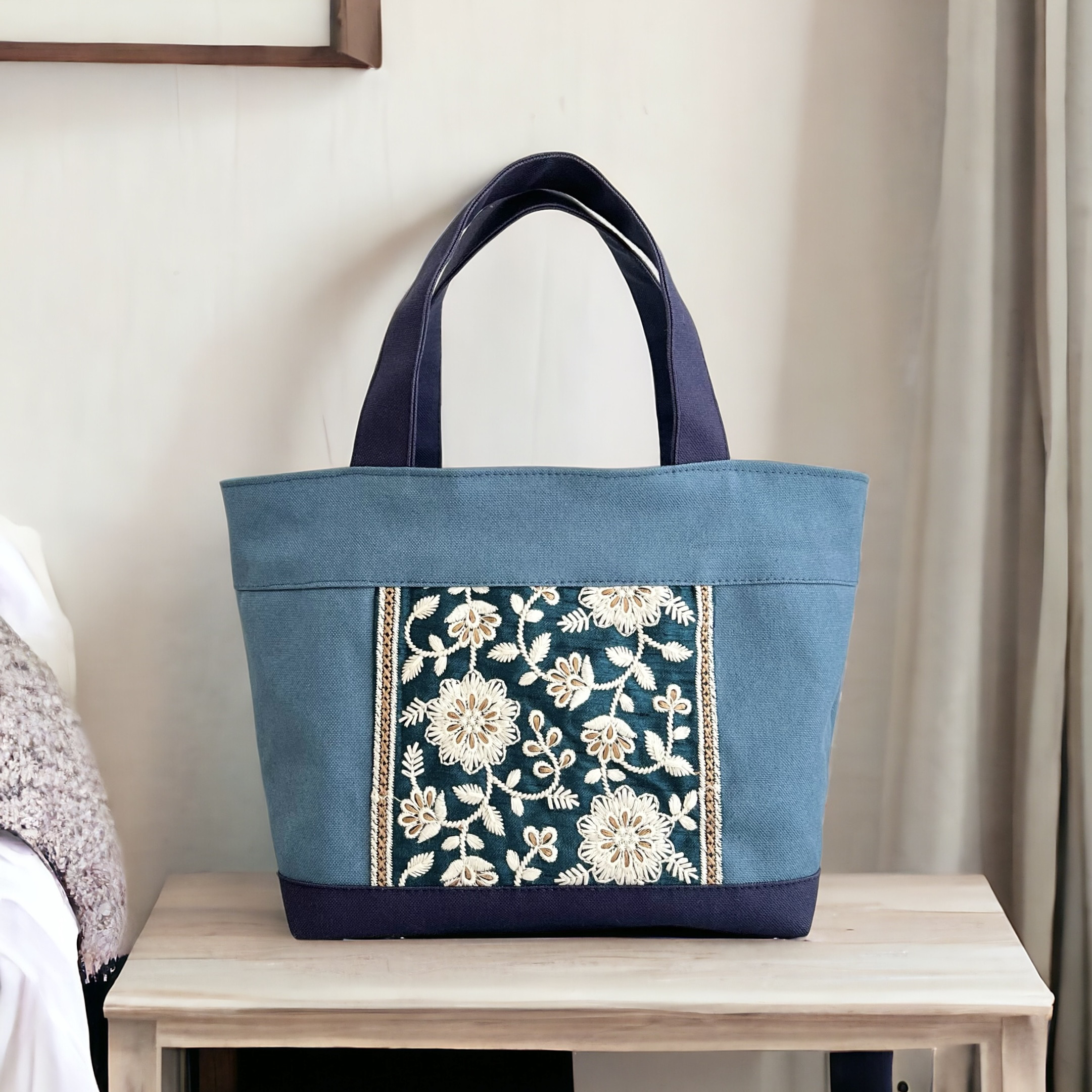 アッシュブルー×ネイビー◇インド刺繍×帆布☆ミニトートバッグ
