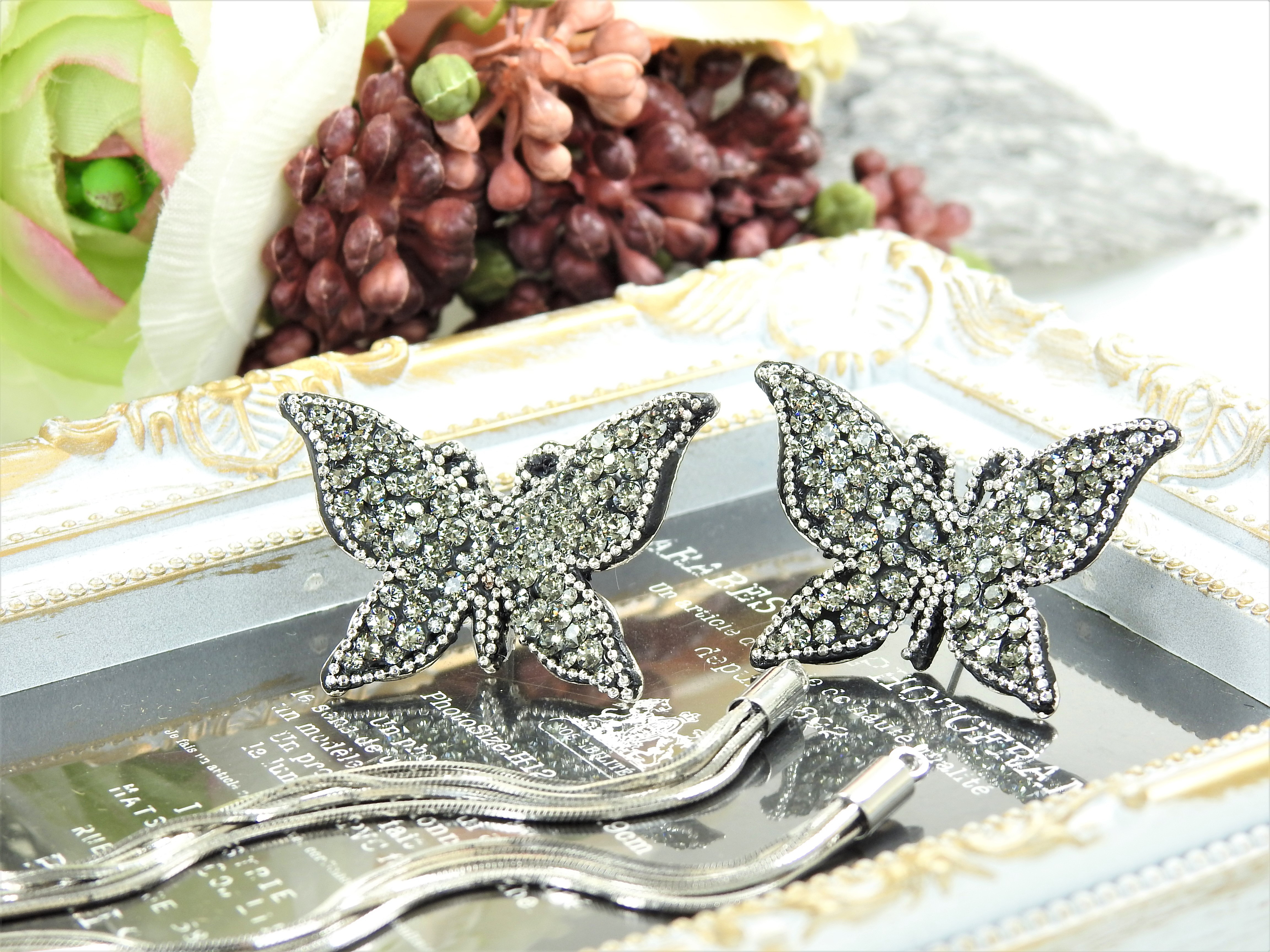 SWAROVSKI 蝶ピアス Idyllia Lilia ドロップピアス, チョウ, ロング, ホワイト