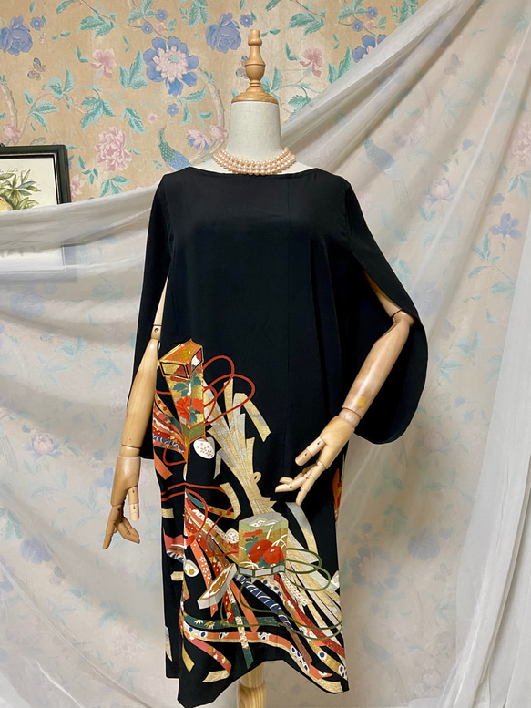 友禅染の黒留袖からの着物リメイクドレスです Mサイズ 着丈125cm