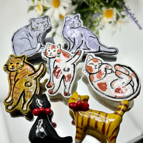 石粉粘土のブローチ 黒猫の後ろ姿 ブローチ fuji-maru 通販 16450626