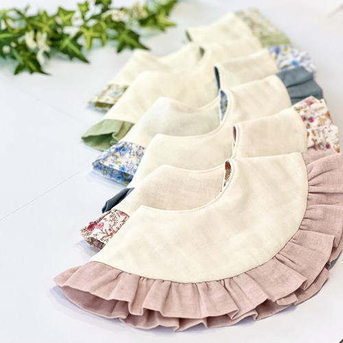 052 ハンドメイド フリルスタイ 花柄×ホワイト フリルスタイ：flowertile