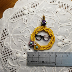 メガネをかけた水引き飾りのピアス 9枚目の画像
