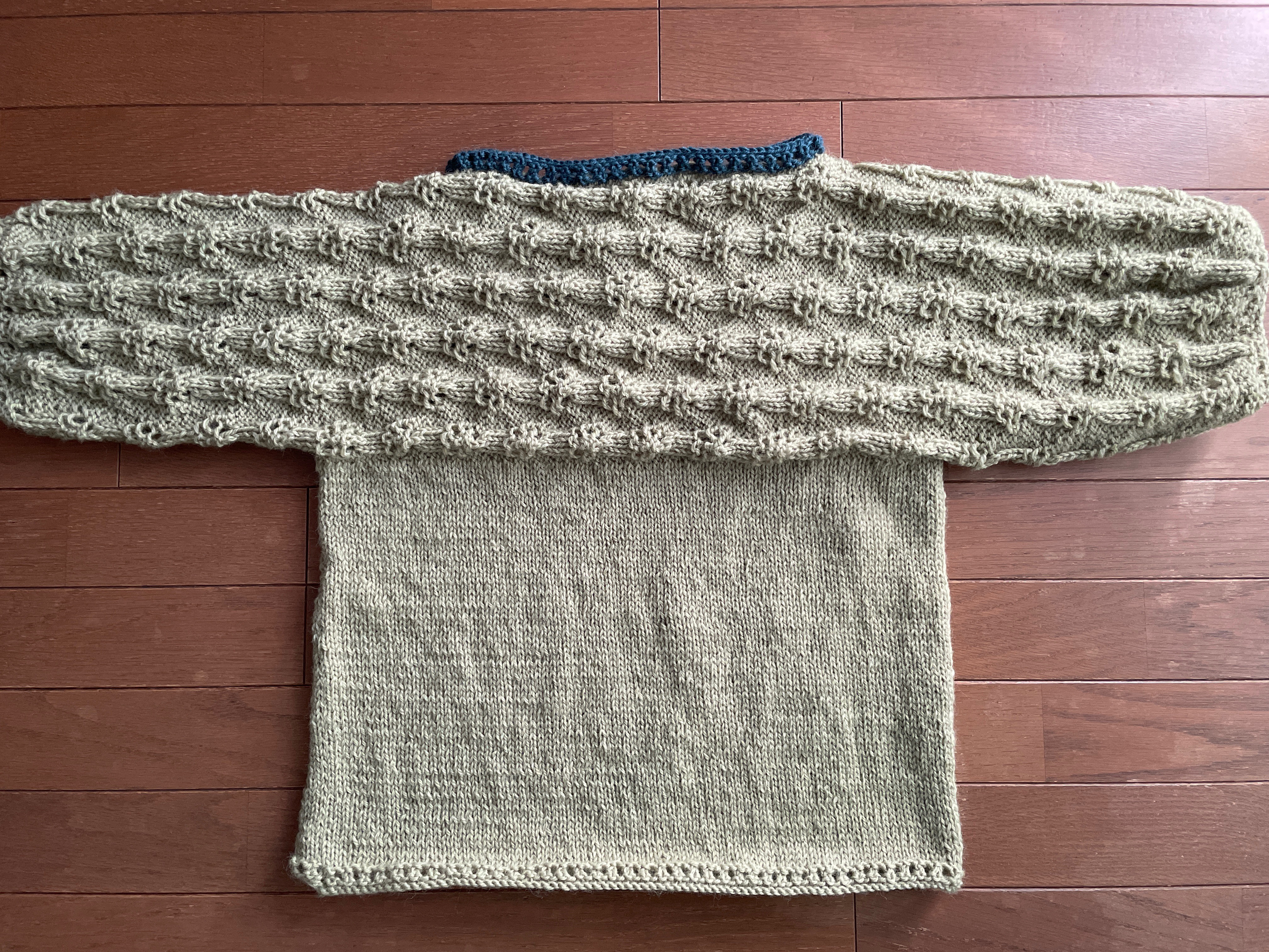 手編みパフスリーブセーター