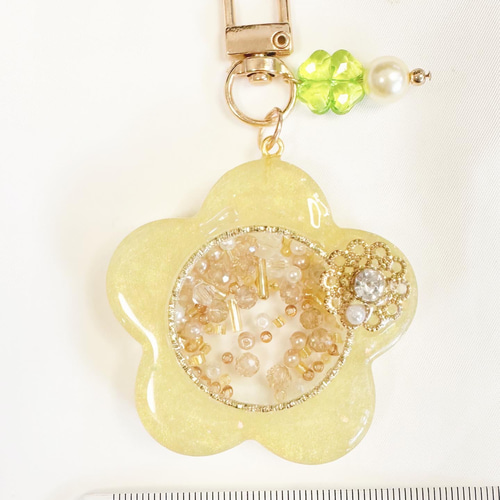 イエローフラワーシェイカーキーホルダー その他アクセサリー nia73  
