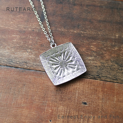 ほとばしるサンダーバードのネックレス ― インディアン アクセサリー