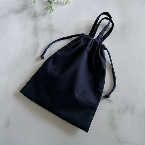 名入れ【サイズが選べる】紺色・車刺繍・巾着袋 男の子 ネイビー お