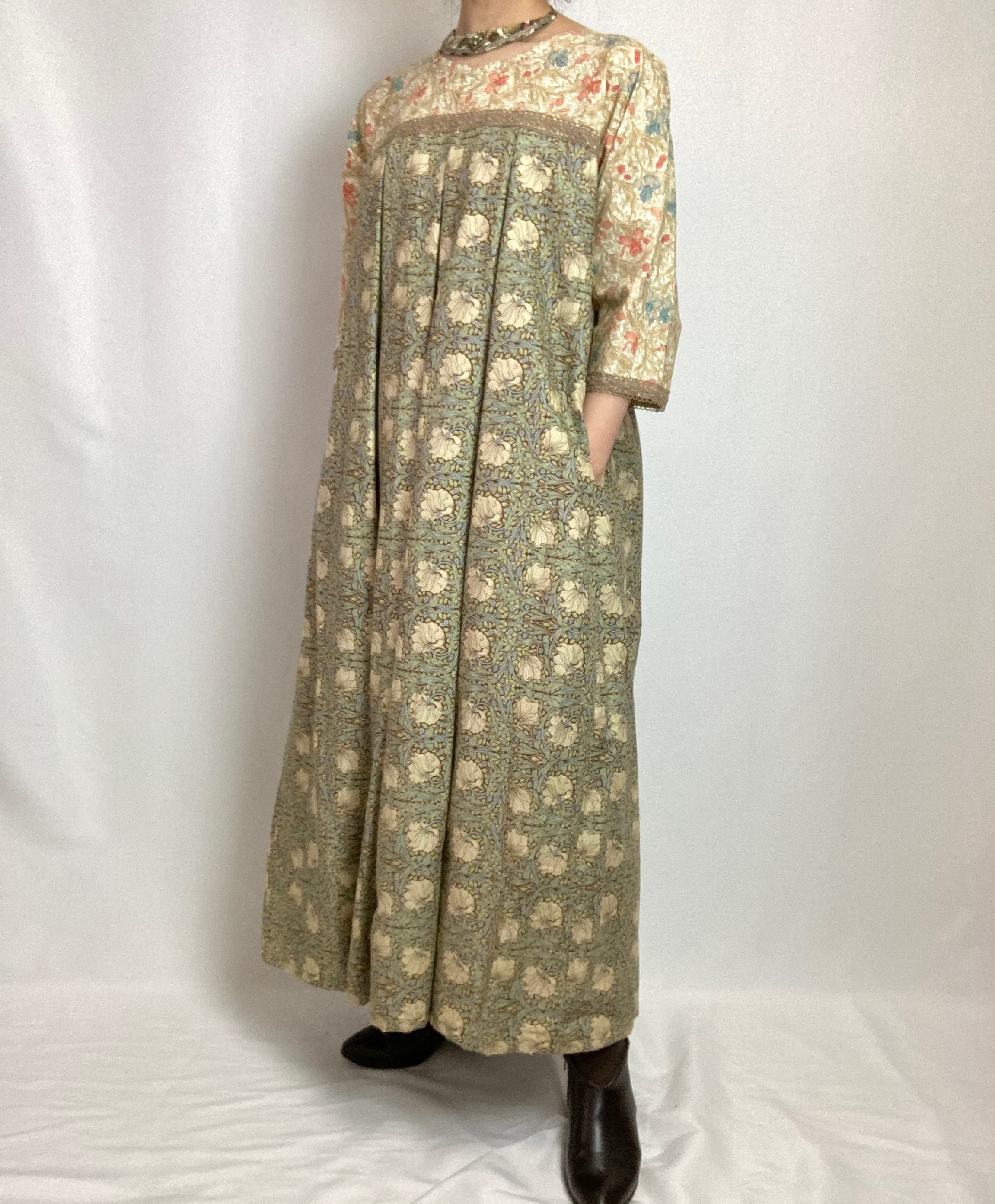 2色のモリスのタックワンピース