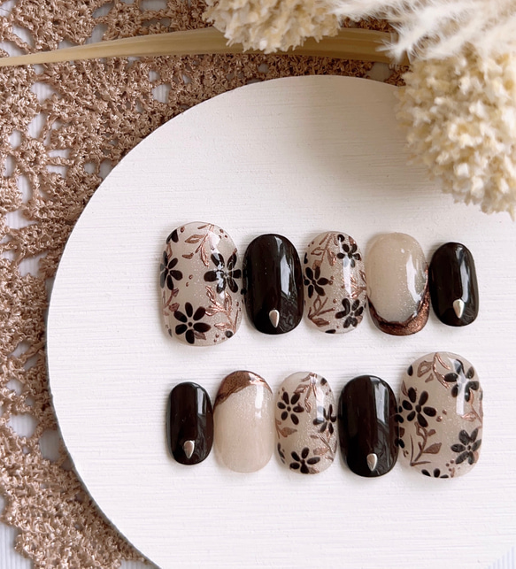 ベージュマグネット×ブラウンミラーフラワーネイル ネイルチップ（つけ  