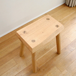 【1点のみ】耳付きタモ一枚板スツール　無垢　木製　天然　八角形　ナチュラル　シンプル　椅子　いす　サイドテーブル　ミニ　 4枚目の画像