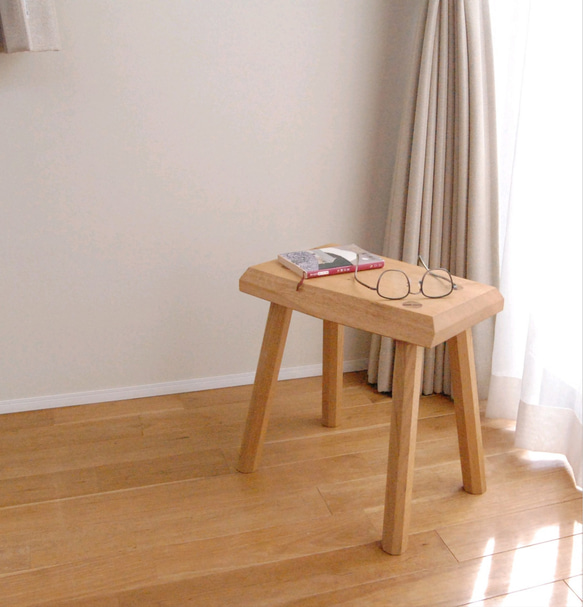 【1点のみ】耳付きタモ一枚板スツール　無垢　木製　天然　八角形　ナチュラル　シンプル　椅子　いす　サイドテーブル　ミニ　 5枚目の画像