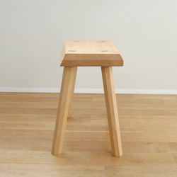 【1点のみ】耳付きタモ一枚板スツール　無垢　木製　天然　八角形　ナチュラル　シンプル　椅子　いす　サイドテーブル　ミニ　 2枚目の画像