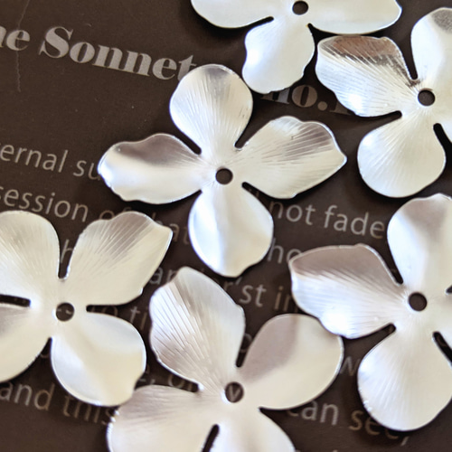 メタル フラワー パーツ マットシルバー 8個 花 花びら ペタル ビーズ