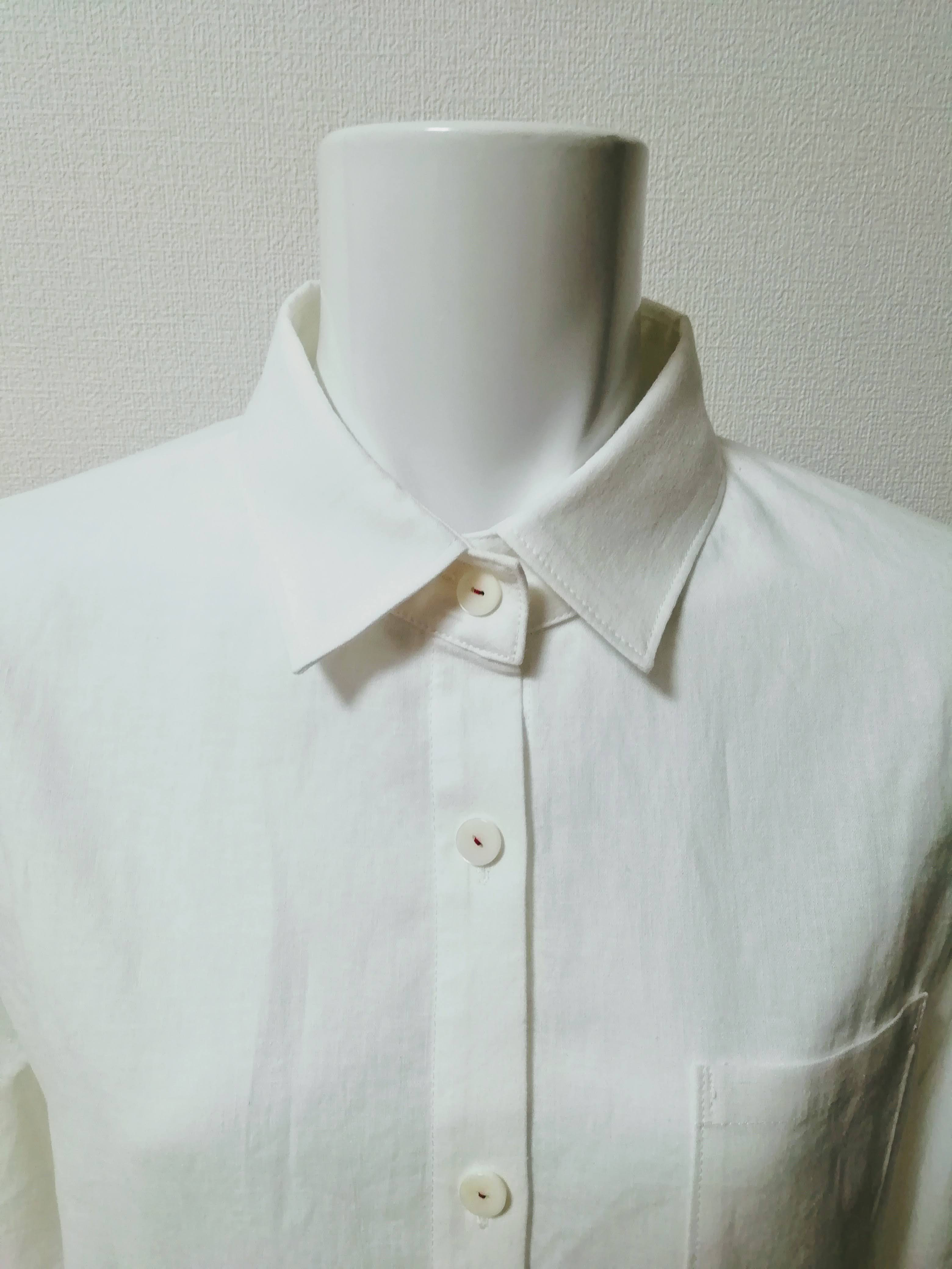 さりげなく　コットンリネン白いシャツブラウス