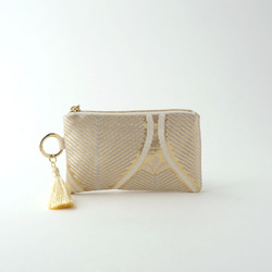 [Tachiwaki 松子圖案金色絲綢 Obi 重製袋吊飾迷你袋] 非常適合作為旅行、生日和敬老日的禮物。 第1張的照片