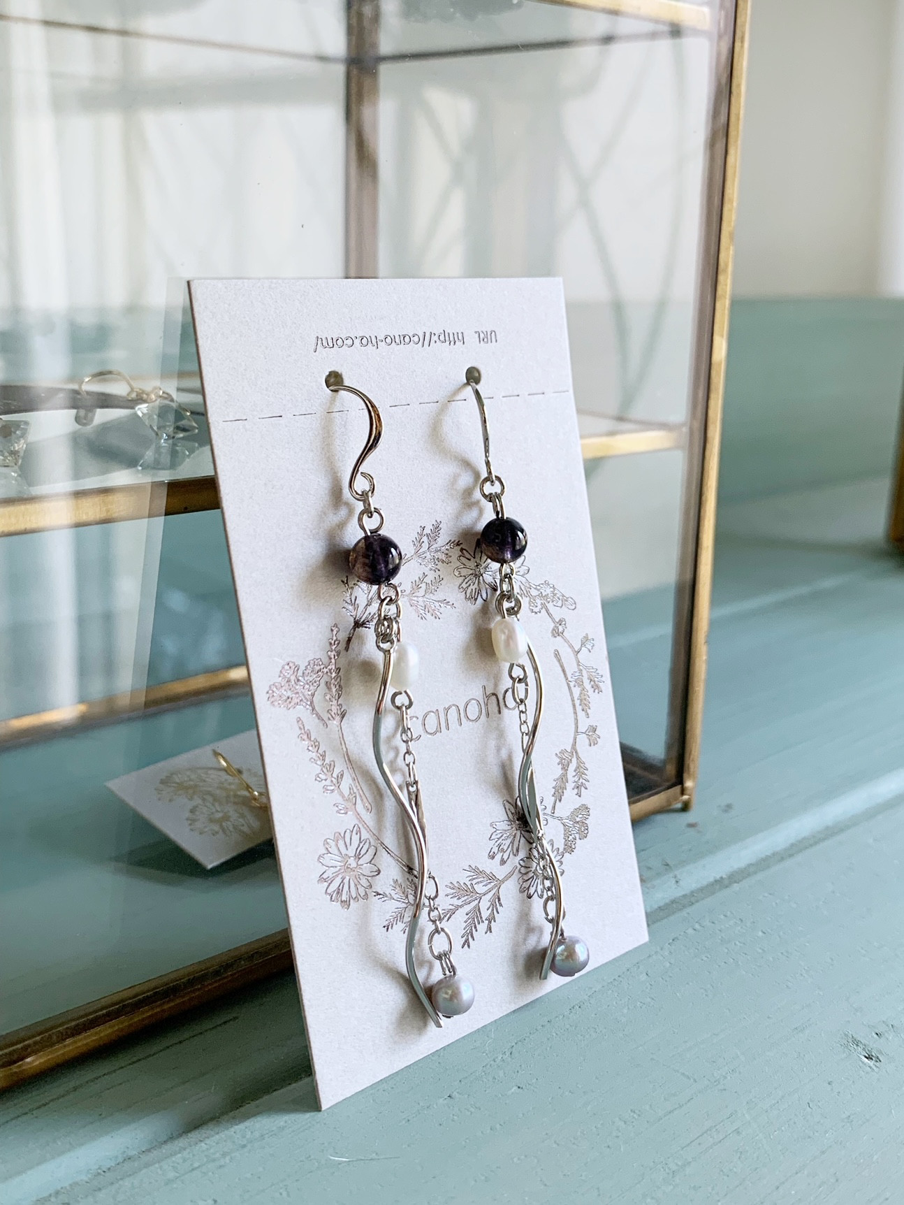 【6月＆9月の誕生石】感性を研ぎ澄ますアイオライト＆淡水パール・ピアス/イヤリング