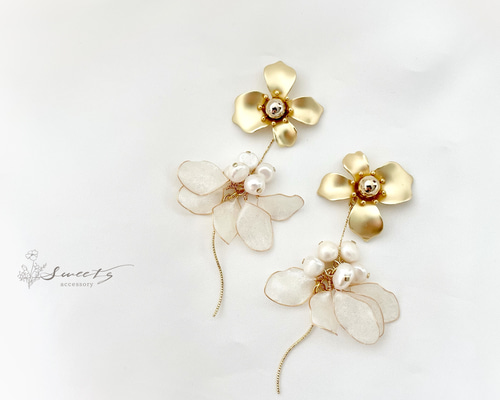 Flower white〜】マットゴールドフラワーとパールホワイト花びら