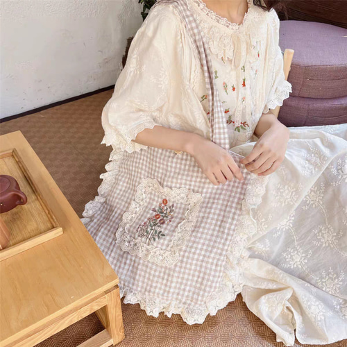 美品✨オッズオネスト ハンドバッグ カービング 花柄 フリル 編み込み 肩掛け かぎ針編み 花壇のバラが咲くトートバッグ (本体：紫 お花：ピンク