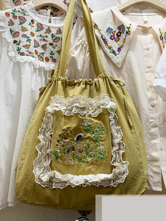 イエロー　レースフリル　少女と花刺繍　綿　トートバッグ　ハンドバッグ　肩掛けレディースバッグ 4枚目の画像