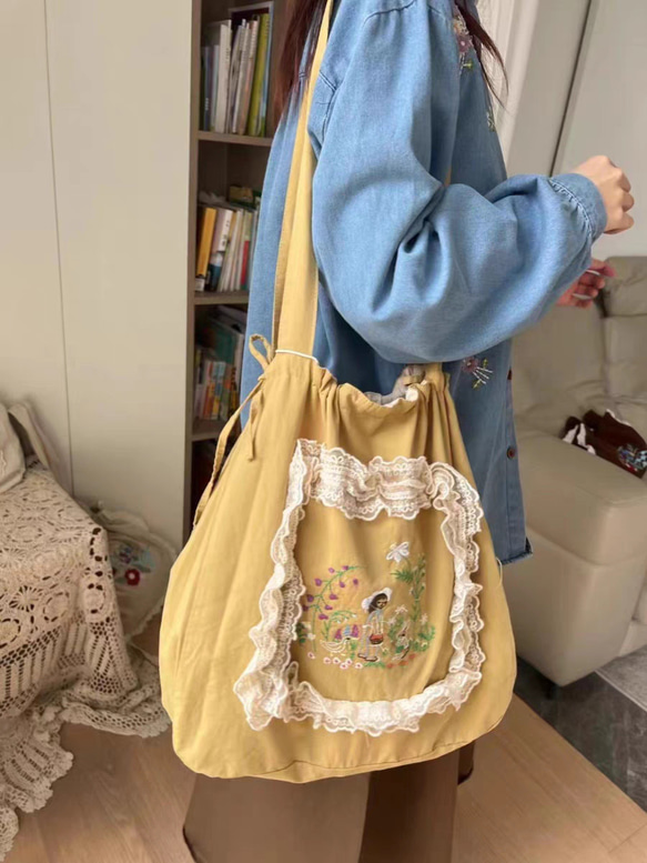 イエロー　レースフリル　少女と花刺繍　綿　トートバッグ　ハンドバッグ　肩掛けレディースバッグ 1枚目の画像