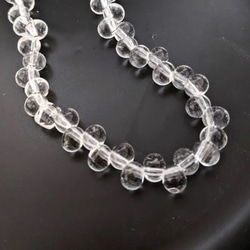 【再販】ぽってり ドロップ ガラス ビーズ クリア 100個 勾玉 しずく 通し穴 パーツ 5枚目の画像