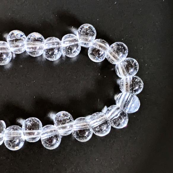 【再販】ぽってり ドロップ ガラス ビーズ クリア 100個 勾玉 しずく 通し穴 パーツ 2枚目の画像