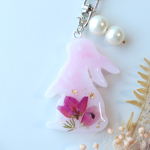 うさぎ キーホルダー お花 マーブル風 ピンク キーホルダー まな