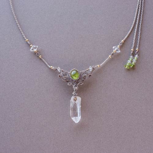 クリスタルとペリドット+ハーキマーダイヤモンドのマクラメ編み 天然石