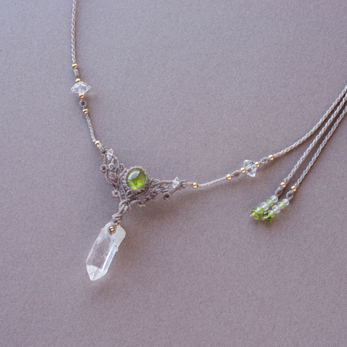 クリスタルとカイヤナイト+ハーキマーダイヤモンドのマクラメ編み