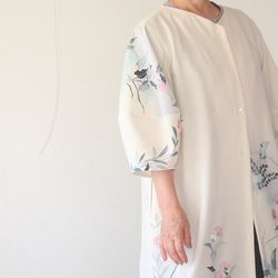 着物リメイク　秋草花模様絽ランタンスリーブワンピース 8枚目の画像