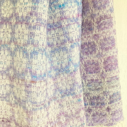 手織り・スノーボール柄紫系マフラー（手紡ぎ糸使用） 4枚目の画像