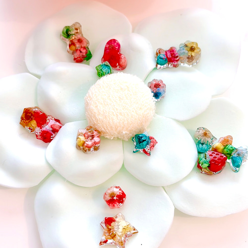 レジン キョロ三毛ちゃんのお花ひらひらワイヤーリングキーホルダー☺︎ レジン キョロ三毛ちゃんのお花ひらひらワイヤーリング