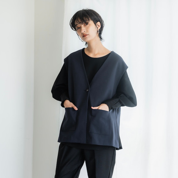 フリル付きネイビーベスト Fashion] ファッション UNITED ARROWS