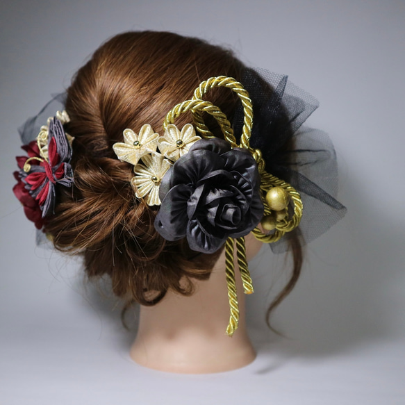 【牡丹と薔薇と蝶】赤　黒　正絹つまみ細工の髪飾り　成人式　卒業式　結婚式 4枚目の画像