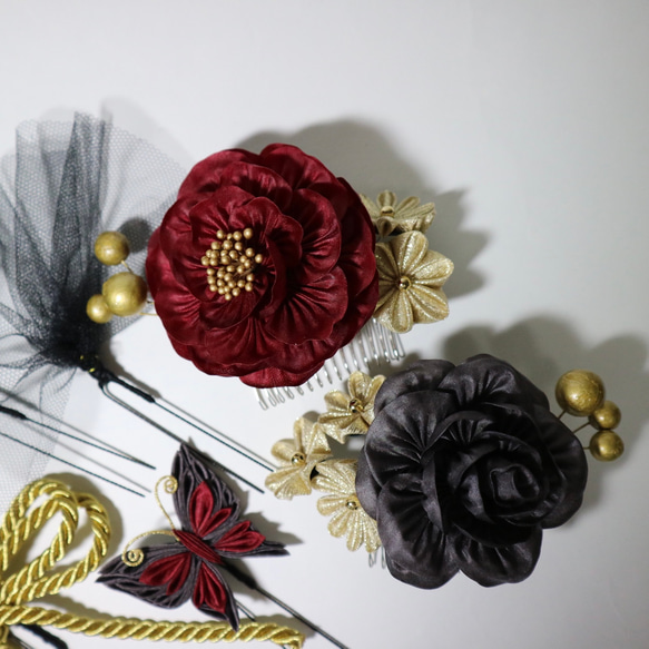 【牡丹と薔薇と蝶】赤　黒　正絹つまみ細工の髪飾り　成人式　卒業式　結婚式 7枚目の画像