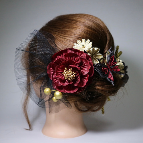 牡丹と薔薇と蝶】赤 黒 正絹つまみ細工の髪飾り 成人式 卒業式 結婚式